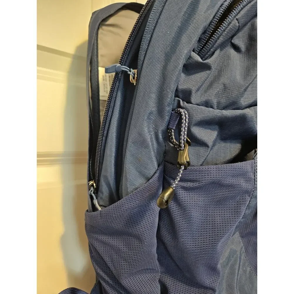 Marmot comfort zip pockets